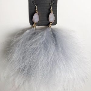 ✨Grey feather earrings✨